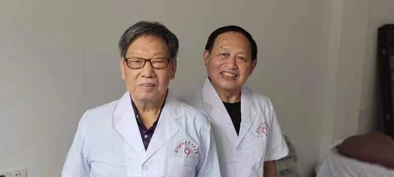 悬壶济世救苍生-长青义务医疗急救咨询服务站侧记